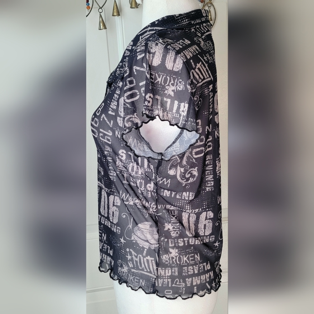 Social Collision Hot Topic Newsprint Mesh Short Sleeve Top Juniors XL Black Whit - Picture 3 of 11